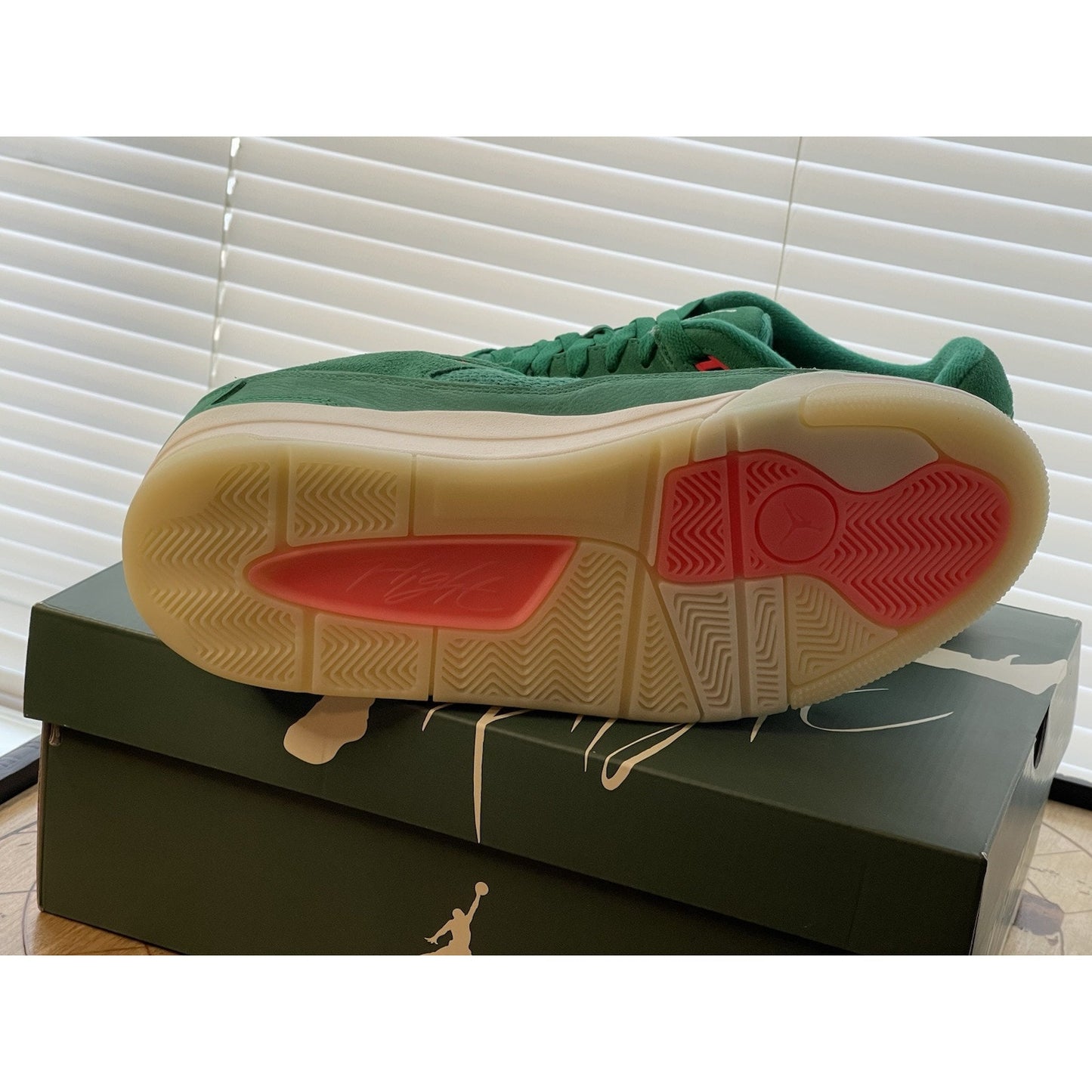 Jordan Flight Court . Size 11.5