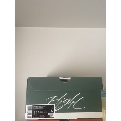 Jordan Flight Court . Size 11.5