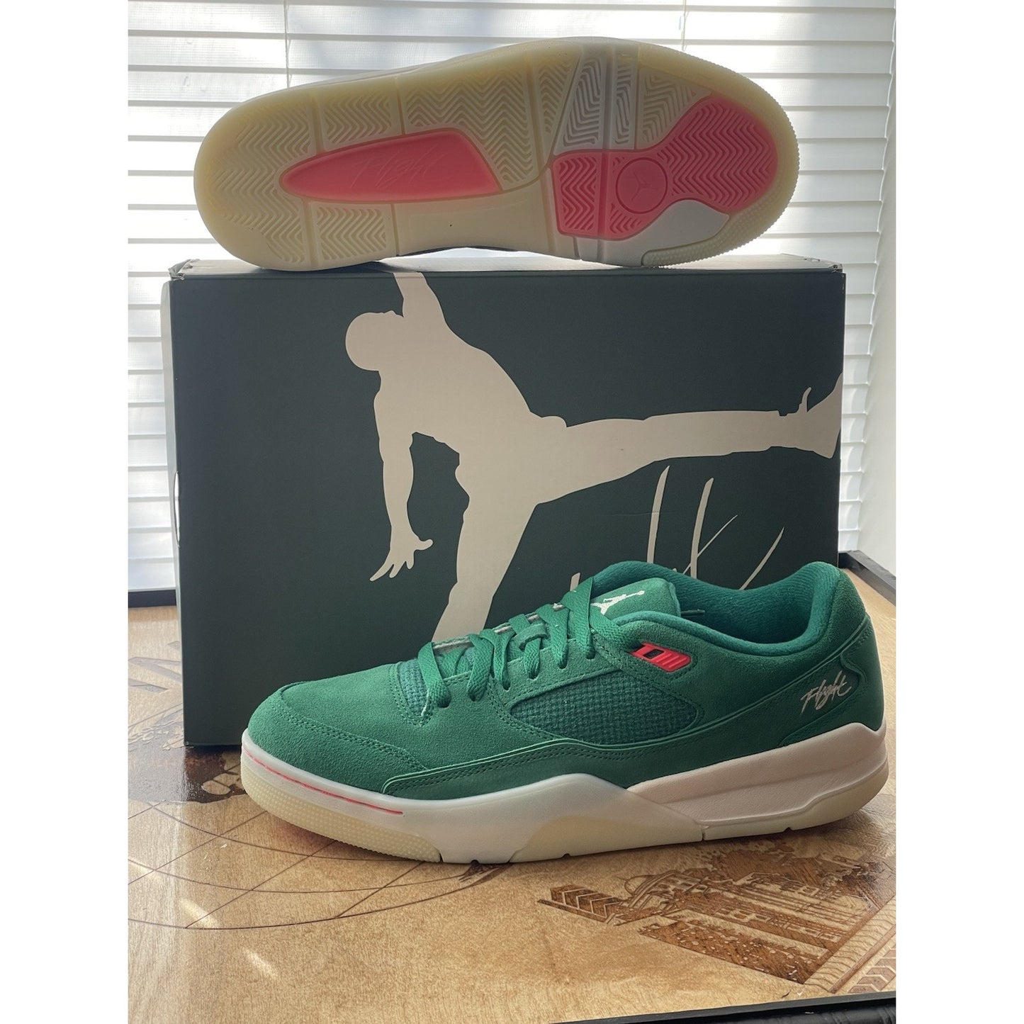Jordan Flight Court . Size 11.5