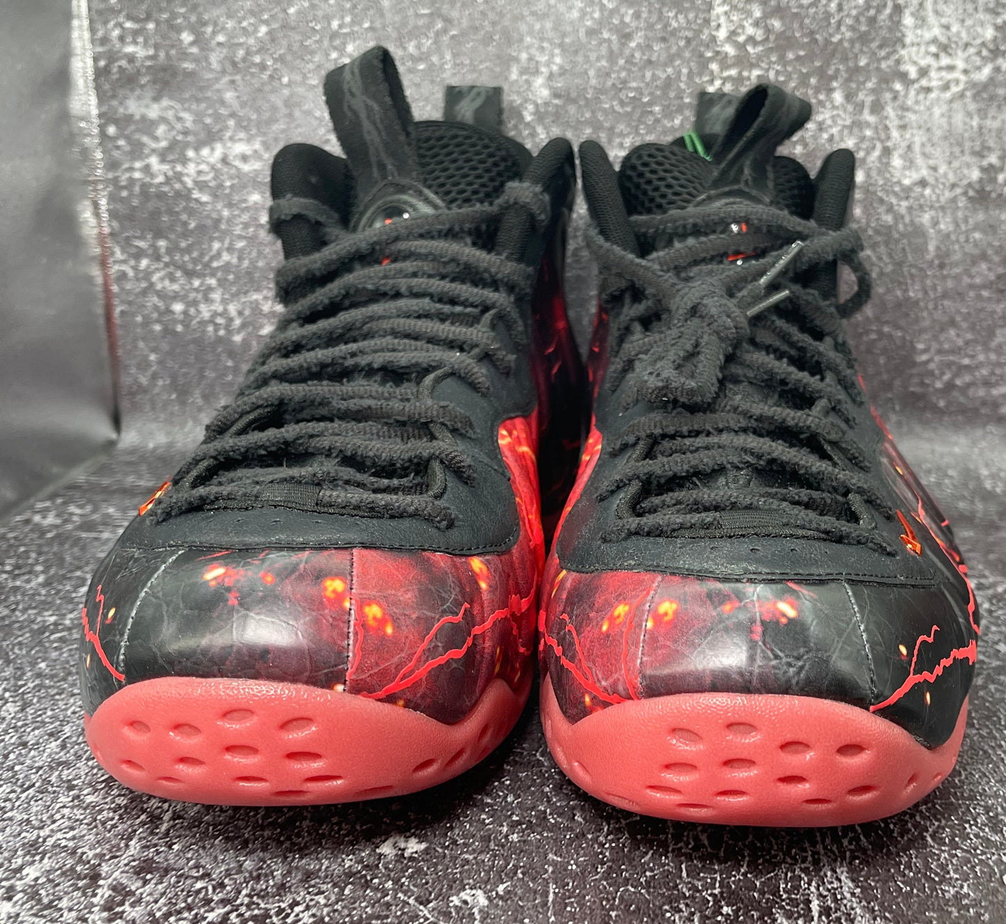 Nike Air Foamposite One PRM – Black/Bright Crimson-Off Noir