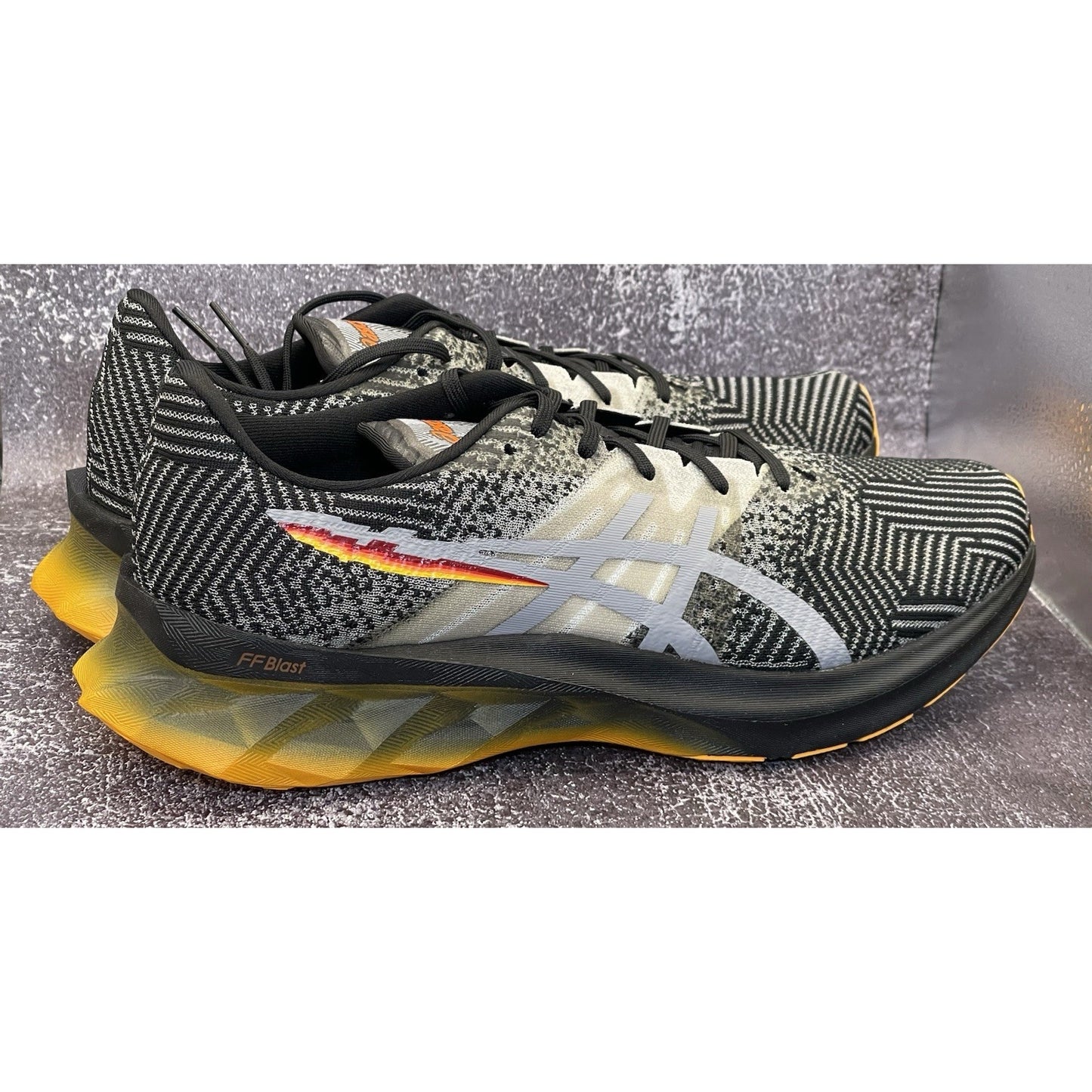 ASICS Novablast Black Sheet Rock Orange Men's Size 11 Running Shoes 1011B149-001